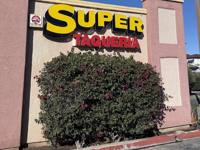 Super Taquería exterior